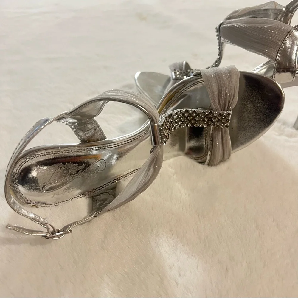 Michelangelo Silver Rhinestone Embellished T Strap Heels Women‎ Size 7.5